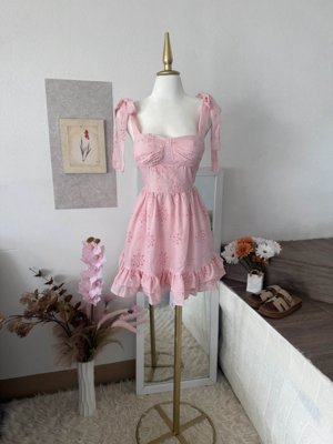Soleia Vestido mini de primavera/verano con tirantes finos, cordones, fruncido, textura y volantes en el bajo