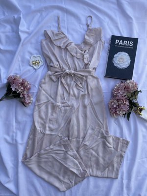 SHEIN Raffinéa Elegante, para el trabajo, informal, mono cruzado de tirantes anchos con cuello en V de volantes, cintura ajustada con lazo de cinturón y bolsillos, tela tipo brocado, chic