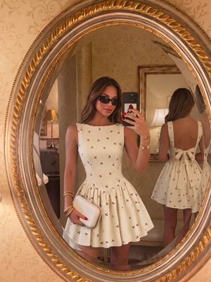 Sunnyshic Vestido mini de mujer primavera/verano estilo dulce pastoral versátil para vacaciones, moda callejera y fiesta, a cuadros con cerezas, espalda descubierta, sin mangas, cintura ceñida y corte A