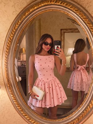 Sunnyshic Vestido mini de mujer primavera/verano dulce estilo pastoral versátil para vacaciones moda calle fiesta a cuadros cereza espalda abierta sin mangas cintura ceñida corte A